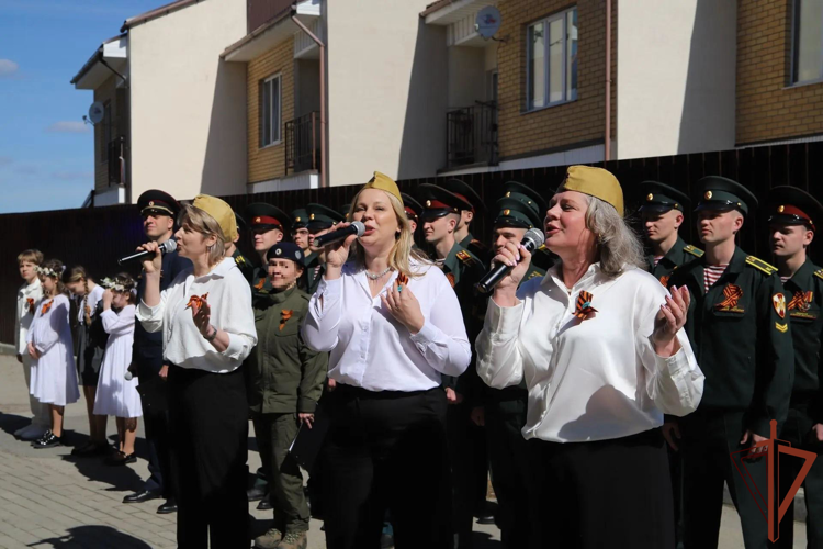 В Перми росгвардейцы поздравили с Днем Победы ветерана Великой Отечественной войны