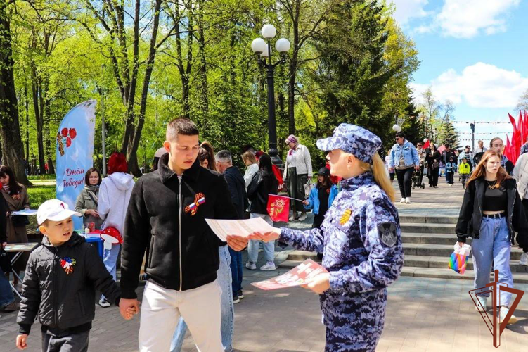 В Йошкар-Оле росгвардейцы рассказали горожанам о службе и учёбе в профильных вузах