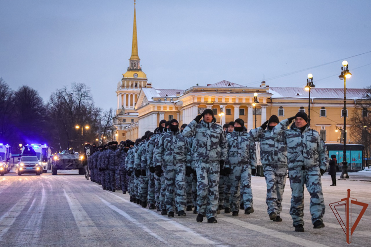 В Санкт-Петербурге росгвардейцы приняли участие в общегородском разводе на службу