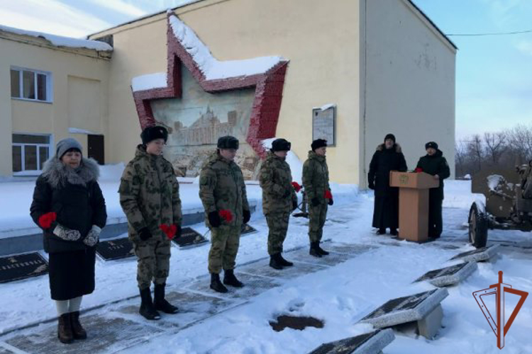 В Сибири росгвардейцы провели памятные мероприятия, посвященные 83-й годовщине победы в Сталинградской битве