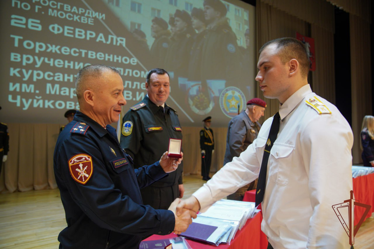 В столичном главке Росгвардии прошел торжественный выпуск курсантов подшефного колледжа (видео)