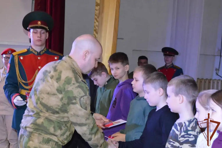В Сарове росгвардейцы приняли участие в церемонии посвящения школьников в юнармейцы
