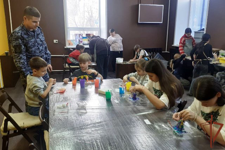 Росгвардия продолжает проводить патриотические и просветительские мероприятия в регионах Сибири