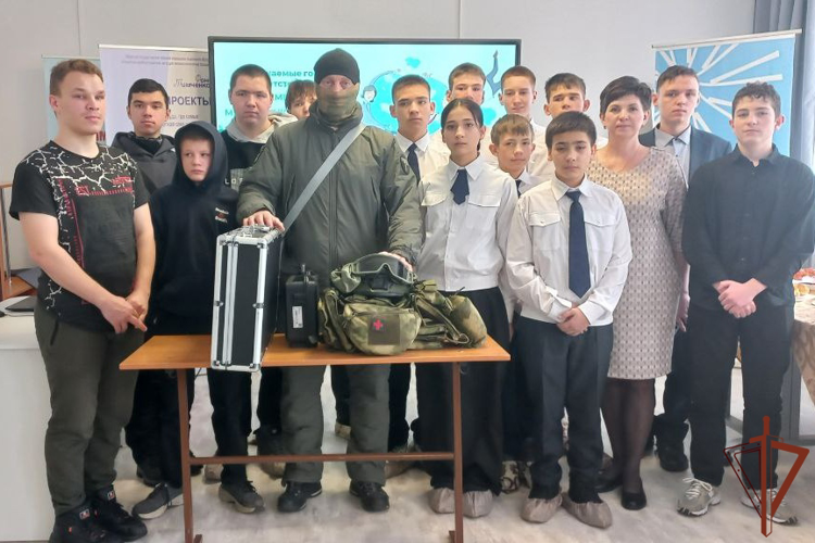 Росгвардия продолжает проводить патриотические и просветительские мероприятия в регионах Сибири
