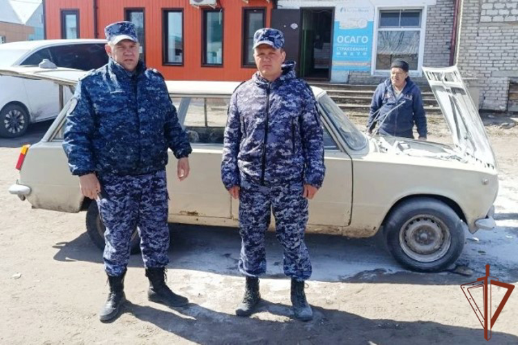 Росгвардейцы оказали содействие в тушении крупного пожара и оперативно ликвидировали возгорание автомобиля в регионах Сибири