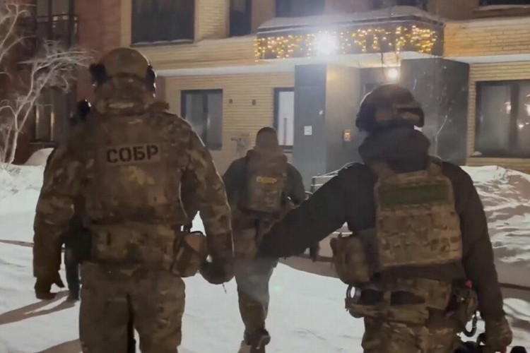 В Новосибирске при силовой поддержке спецназа Росгвардии пресечена мошенническая деятельность в сфере автострахования (Видео)