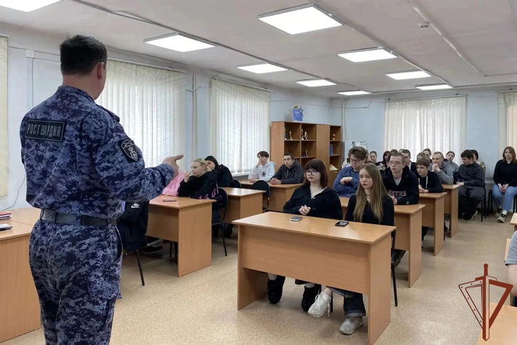 В регионах Сибири росгвардейцы провели профориентационные мероприятия