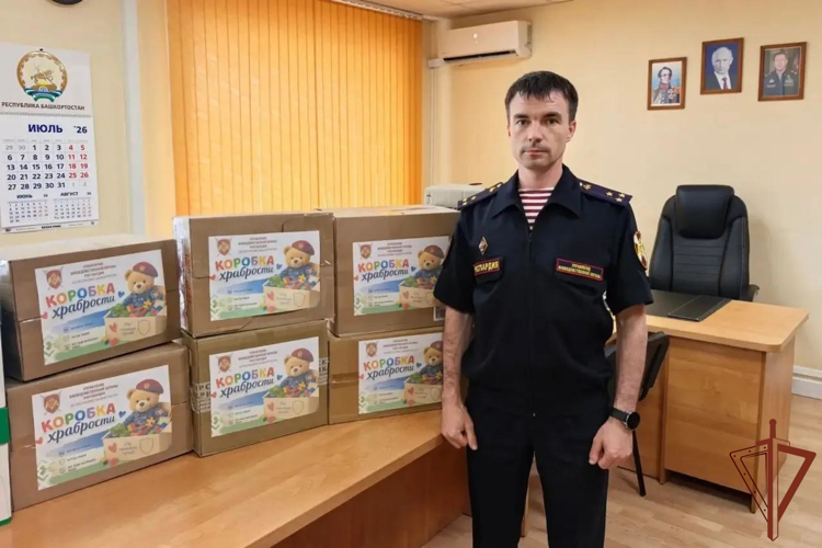В Уфе росгвардейцы поддержали благотворительную акцию «Коробка храбрости»