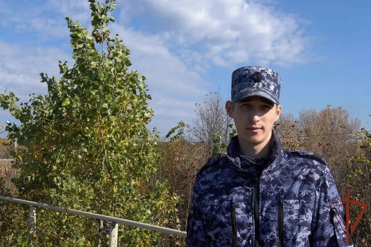 В Саратовской области сотрудник Росгвардии спас велосипедиста, упавшего с моста