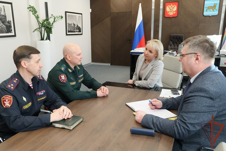 Командующий Восточным округом Росгвардии встретился с Губернатором ЕАО