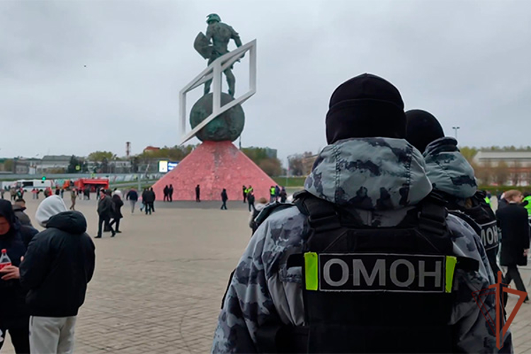 Росгвардейцы обеспечили правопорядок в ходе футбольного матча РПЛ в Москве (видео)
