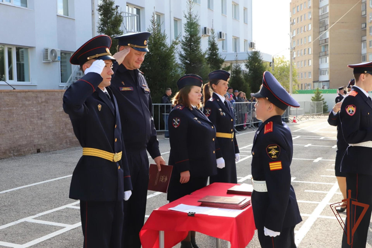 В Самаре росгвардейцы приняли участие в церемонии принятия торжественного обещания кадет