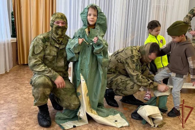Цикл патриотических мероприятий в преддверии 10-летия Росгвардии провели стражи правопорядка в Сибири