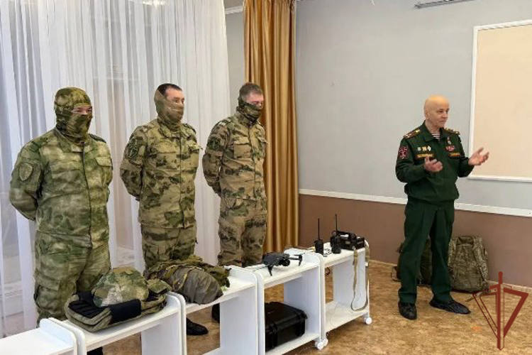 Цикл патриотических мероприятий в преддверии 10-летия Росгвардии провели стражи правопорядка в Сибири