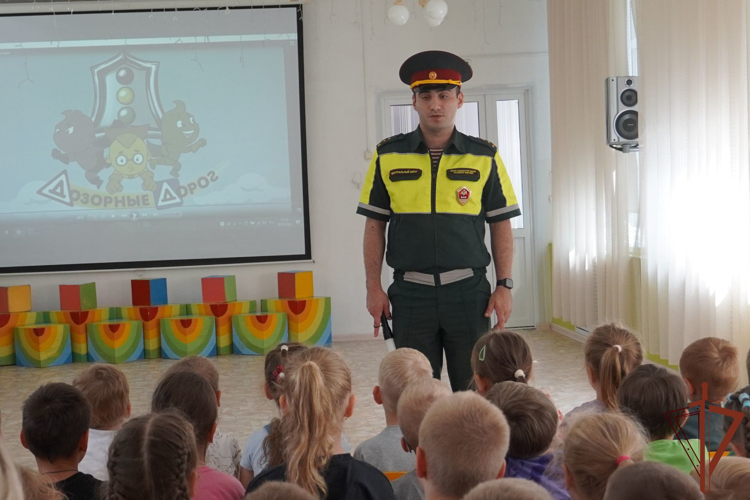 Ведомственная акция «Каникулы с Росгвардией» продолжается в Центральном округе Росгвардии