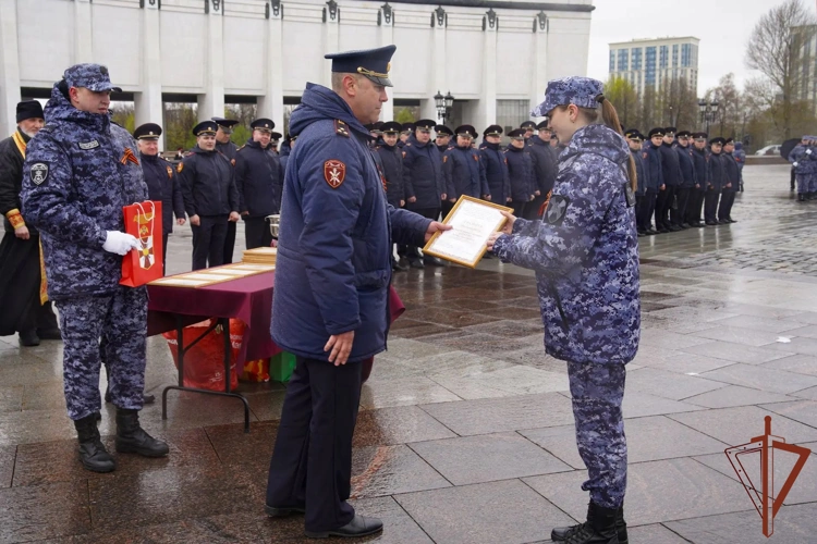 В преддверии Дня Победы на Поклонной горе состоялся торжественный выпуск сотрудников Росгвардии