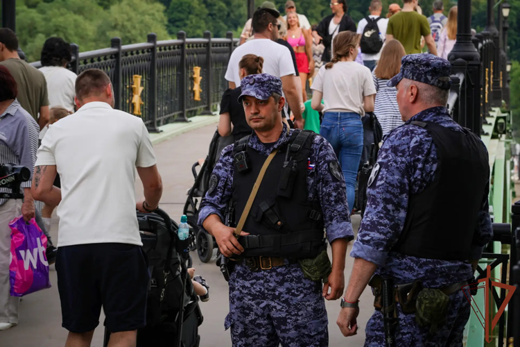 Росгвардейцы обеспечили безопасность Дня России в регионах Центрального федерального округа (видео)