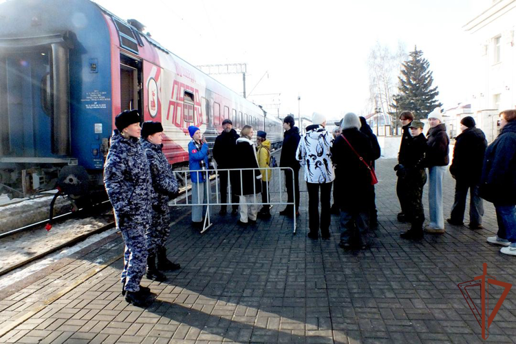 В Удмуртии росгвардейцы обеспечили безопасность выставки «Поезд Победы»