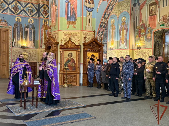 Самарским росгвардейцам вручили походный стяг Владимирской иконы Божией Матери