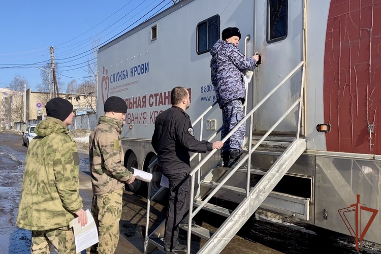 Костромские росгвардейцы пополнили банк донорской крови региона на 15 литров