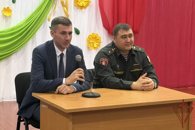 В Уральском округе росгвардейцы провели комплекс профилактических и профориентационных мероприятий