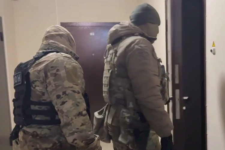 Спецназ Росгвардии в Алтайском крае обеспечил силовую поддержку при задержании пособника ВСУ (видео)