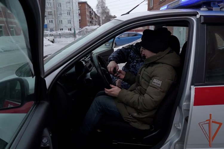 К 10-летию Росгвардии в регионах Сибири прошли уроки мужества и профориентационные встречи с молодежью