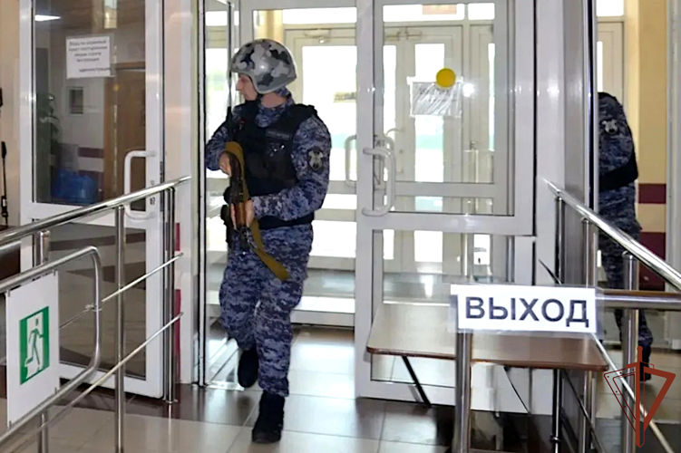 Комплексные проверки безопасности объектов образования с участием Росгвардии продолжаются на Урале
