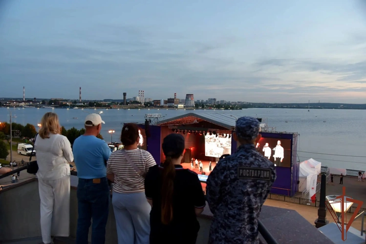 В Удмуртии росгвардейцы обеспечили правопорядок во время проведения всероссийского фестиваля искусств