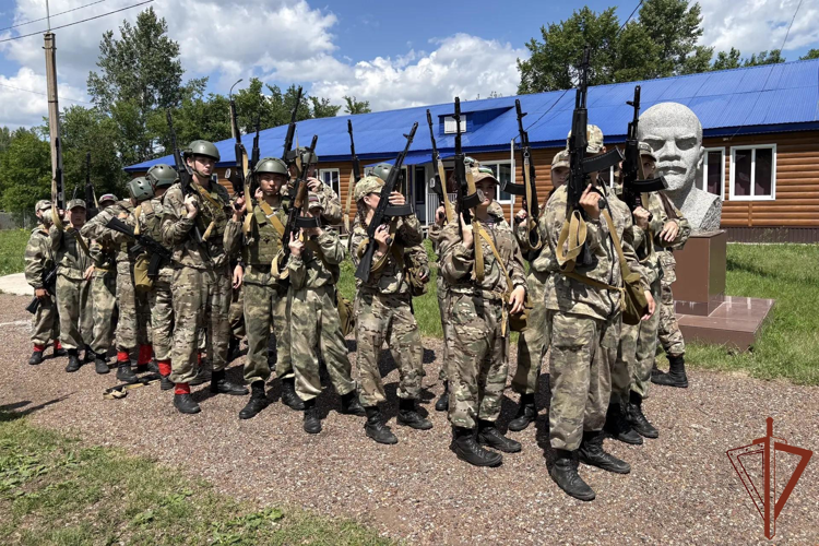 В Башкортостане воспитанники подшефных классов Росгвардии успешно прошли квалификационные испытания на право ношения оливкового берета