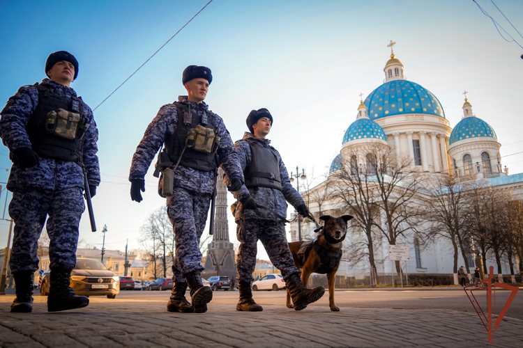 Военнослужащие и сотрудники Росгвардии обеспечили безопасность мероприятий праздника Пасхи на северо-западе страны