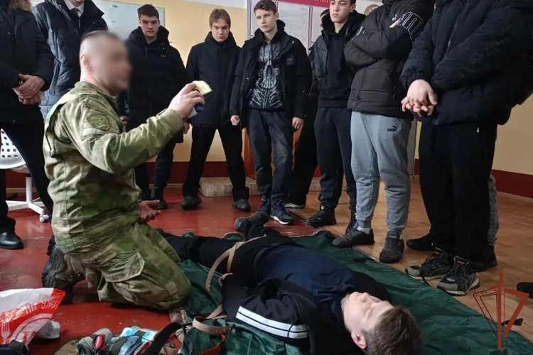 В год 10-летия Росгвардии и 215-летия войск правопорядка в регионах Сибири прошли уроки мужества и дни открытых дверей