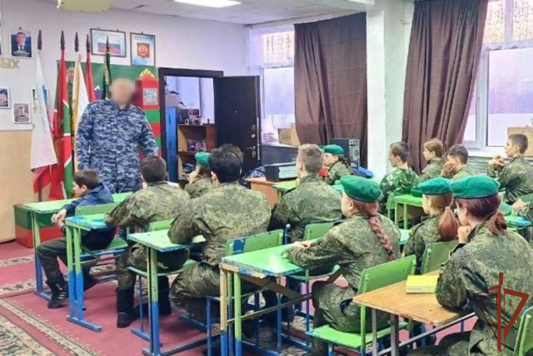 В год 10-летия Росгвардии и 215-летия войск правопорядка в регионах Сибири прошли уроки мужества и дни открытых дверей
