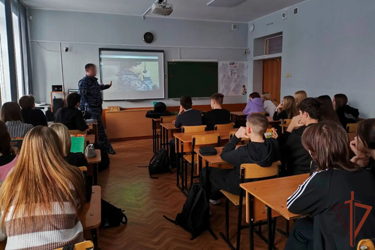 В год 10-летия Росгвардии и 215-летия войск правопорядка в регионах Сибири прошли уроки мужества и дни открытых дверей