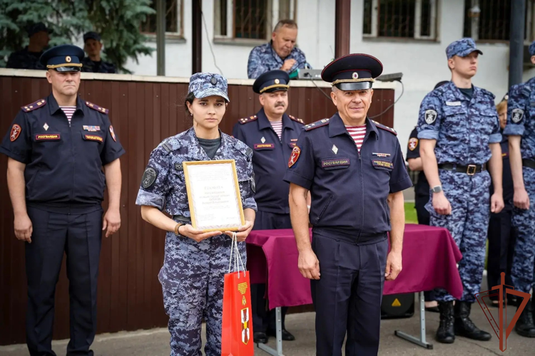 Сотрудники вневедомственной охраны Росгвардии закончили курс служебной подготовки в Москве
