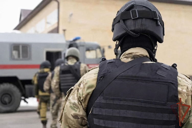 В Новосибирске спецназ Росгвардии оказал содействие при задержании подозреваемых в похищении человека и вымогательстве (видео)