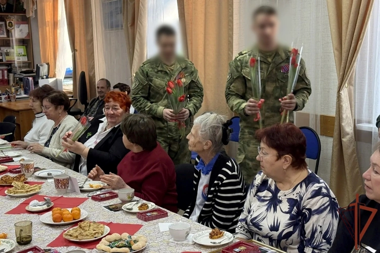 Росгвардейцы поздравили женщин Сибири с Международным женским днём