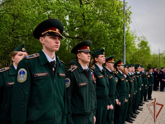 В День Победы росгвардейцы провели масштабную патриотическую акцию в Москве (видео)