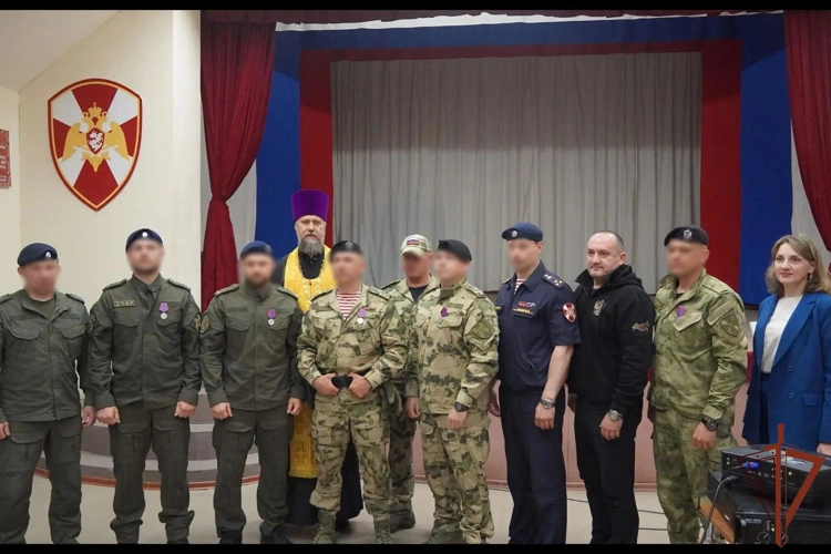 В Саратове пять сотрудников спецназа Росгвардии удостоены государственных наград (видео)