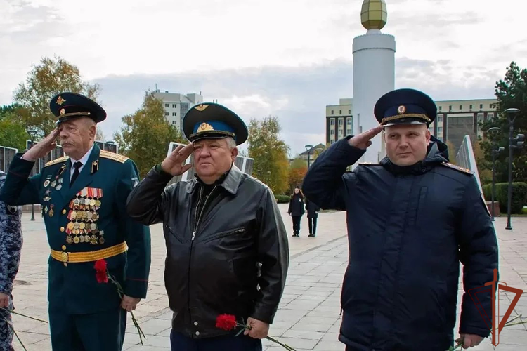 Росгвардейцы в Тюмени стали участниками патриотического автопробега