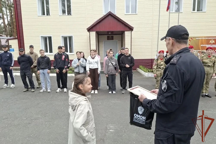 В Сибири росгвардейцы провели профориентационные и патриотические мероприятия для молодежи