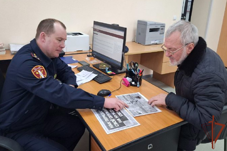 При содействии Росгвардии 200 единиц гладкоствольного оружия передано тюменским подразделениям в зону СВО