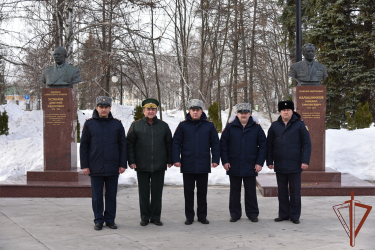 В Удмуртии стартовал автопробег Росгвардии, приуроченный к юбилею ведомства (видео)