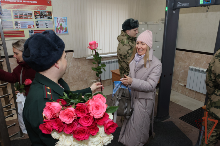 В Центральном округе Росгвардии проходят мероприятия, посвященные Международному женскому дню