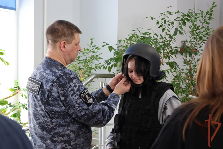 В Нижнем Новгороде росгвардейцы приняли участие в патриотической акции «Служу России»