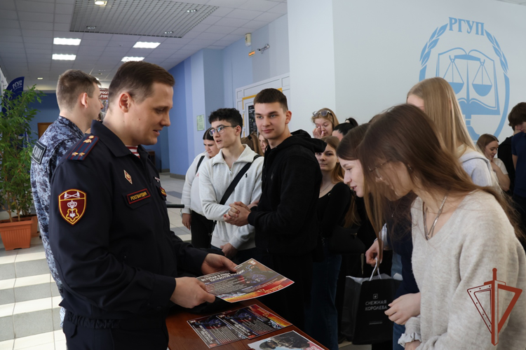В Нижнем Новгороде росгвардейцы приняли участие в патриотической акции «Служу России»