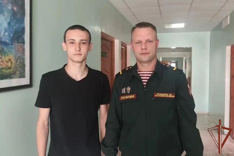 В Саранске росгвардеец пришел на помощь подростку, пострадавшему на пожаре (видео)