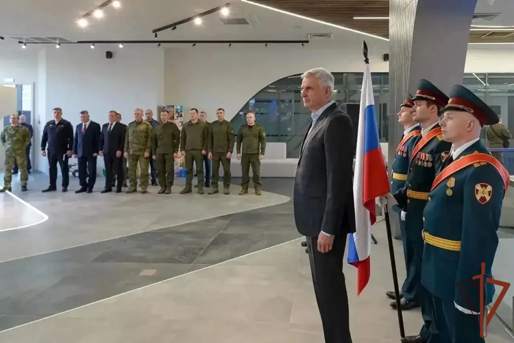 В Магадане отметили заслуги росгвардейцев и показали новейшие средства связи