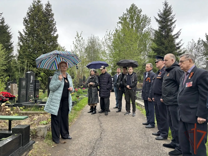 Память Героя Советского Союза Степана Харитоновича Зайцева почтили росгвардейцы на Троекуровском кладбище Москвы