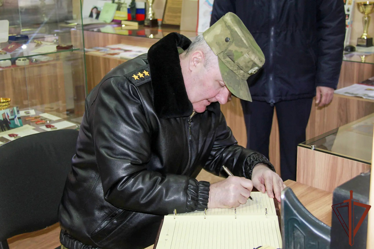 Командующий Сибирским ордена Жукова округом Росгвардии проверил подразделения ведомства в Новосибирской области